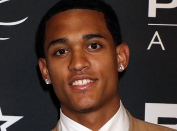 NBA – Jordan Clarkson fue multado con 25.000 dólares por empujar al árbitro 4 de enero de 2021